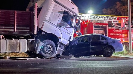 Tırla otomobil kafa kafaya çarpıştı! Sürücü feci şekilde can verdi - gundem