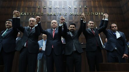 Rozetlerini Erdoğan taktı! 8'i aynı partiden 13 başkan AK Parti'ye geçti - gundem