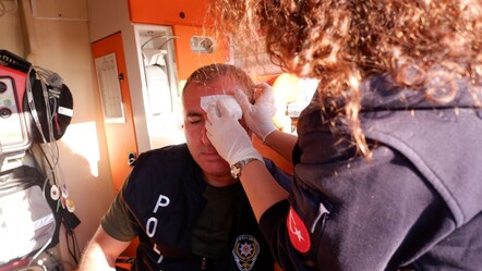 Polise bu kez yumruklu saldırı! Hastaneye kaldırıldı, gözaltılar var - gundem