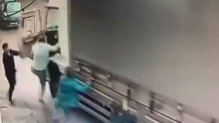 Bursa'da el freni çekilmeyen tır hareket etti! Olay fark eden bir kişi faciayı son anda önledi - gundem