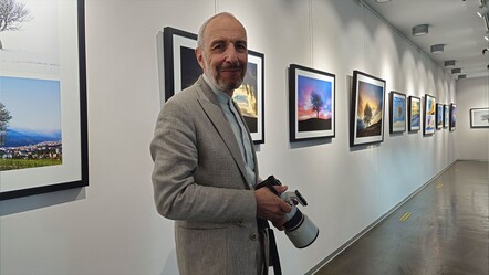 Kamış ve kamera birbirlerini besliyor! Kâbe ve Ayasofya'nın kitabelerini yazan hat sanatçısı Mehmed Özçay, fotoğraf sevdasını anlattı - kultur-sanat