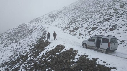 Bayburt’ta mevsimin ilk karı düştü! Her yer beyaza büründü - gundem