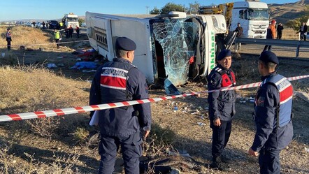 Aksaray'da can pazarı! Yolcu otobüsü devrildi, çok sayıda ölü ve yaralı var - gundem