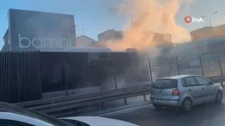 Avcılar'da metrobüs yangını! İşte ilk görüntüler - Yaşam