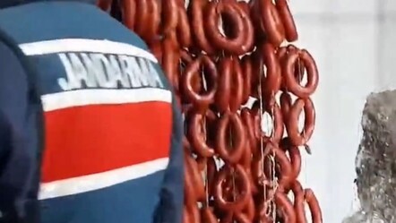 Mide bulandıran görüntüler: 75 TL'ye üretti, 250 TL'ye Afyon sucuğu diye sosyal medyadan sattı - ekonomi