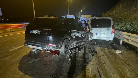 Afyonkarahisar'da 9 aracın birbirine girdiği kazada 18 kişi yaralandı - Gündem