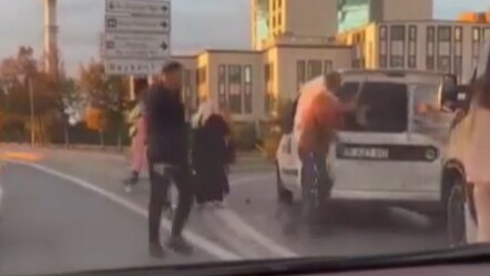 İstanbul trafiğinde bitmek bilmeyen öfke! Yine sopalı kavga - gundem