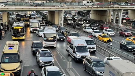 İstanbul'da 'ara tatil' trafiği! Harita kıpkırmızı, birçok nokta kilitlendi - Gündem