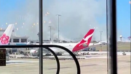 Sydney Havalimanı'nda korku dolu anlar: Yolcu uçağının acil inişi sırasında yangın çıktı - dunya