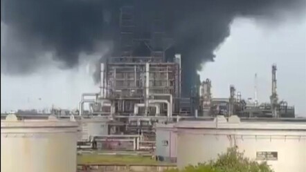 Hindistan'da petrol rafinerisi alev alev yandı! 1 kişi öldü, 2 kişi yaralandı - dunya