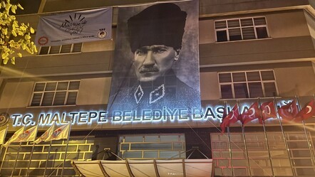 Maltepe Belediyesi greve gitti! Gece yarısı başladı, kapıya asıldı - gundem