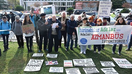 Saraçhane'de toplanan Adalılar İBB'ye 