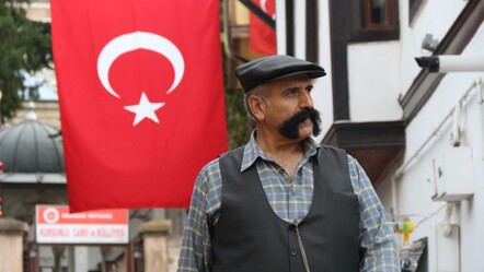 Herkes ona bakıyor! Almanya'dan Eskişehir'e dönen gurbetçi dikkatleri üzerine topladı: Dedelerimiz böyle gezerdi - haberler