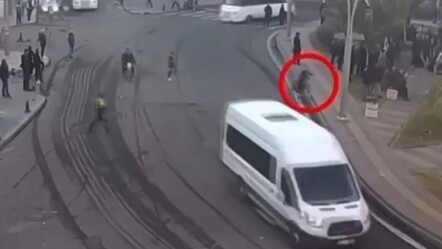 Batman'da terör yandaşları sokakları karıştırdı! Anne oğlunu kolundan tutup eve götürdü - gundem