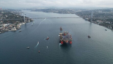 Dev petrol platformu 'Transocean Barents' İstanbul Boğazı'ndan geçti - gundem