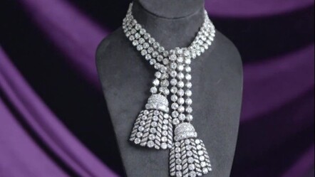 Fransa Kraliçesi Antoinette'in elmas kolyesi rekor fiyata satıldı - dunya