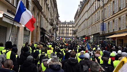 'Macron istifa' sloganları eşliğinde protesto! Sarı Yelekliler Paris'te yeniden hortladı - dunya