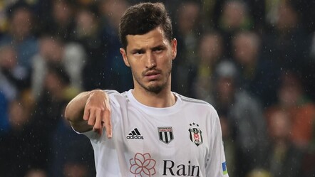 Söke söke alacak! Beşiktaş'ta kulübeye mahkûm olan Salih Uçan'ın forma ısrarı - spor
