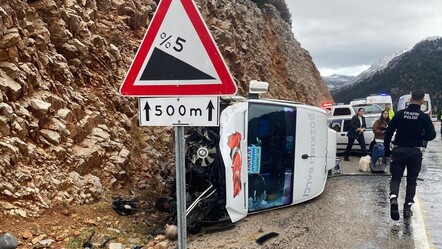 Antalya'da feci kaza! Yolcu minibüsü devrildi, çok sayıda ambulans sevk edildi - gundem