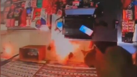 Bir elektrikli soba faciası daha! Aniden alev aldı, korku dolu anlar kamerada - haberler