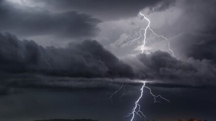 Meteoroloji uyarmıştı! Bursa'da şiddetli lodos hayatı felç etti - yasam