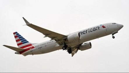 Uçuş sırasında yaptığı yürekleri ağıza getirdi! Koltuğa bantlandı - dunya