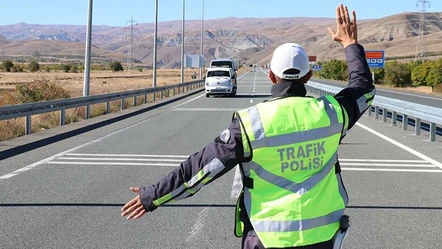 Bir haftalık trafik denetiminde dikkat çeken veriler! 462 bin 324 sürücüye işlem yapıldı - Gündem