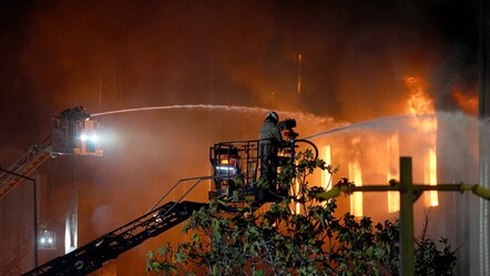 Beylikdüzü'ndeki fabrika yangını üçüncü gününde! Ekiplerin müdahalesi sürüyor - gundem