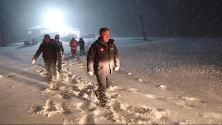 Erzincan'da vatandaşlar kar ve tipiden mahsur kaldı! Ekipler seferber oldu - Gündem