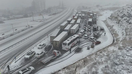 Yollar kapandı, insanlar mahsur kaldı, okullar tatil edildi! Meteoroloji'den bir kritik uyarı daha geldi - Gündem