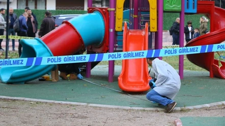 Çocuk parkında dehşet anları! Pompalı tüfekleri çıkardılar, 2 çocuk yaralandı - Yaşam