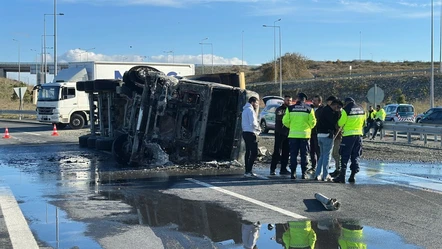 Kuzey Marmara Otoyolu'nda korkutan kaza! Yan yatan hafriyat kamyonu yandı - Gündem