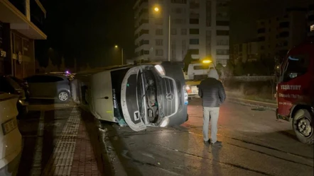 Bursa'da otomobil ile çarpışan işçi servisi devrildi, çok sayıda yaralı var - Gündem