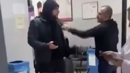 Skandal görüntüler! Ehliyet raporu için kan isteyen doktora saldırdı - gundem