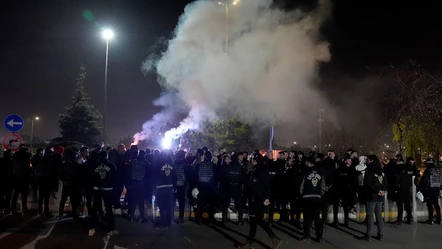 Havalimanını basan Beşiktaş taraftarları istifa diye bağırdı! Feyyaz Uçar 'gereken yapılacak' dedi... - Spor