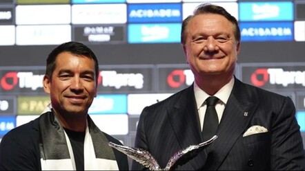 Beşiktaş'ta büyük deprem! Hasan Arat'ın ardından, Giovanni van Bronckhorst ile yollar ayrıldı - spor