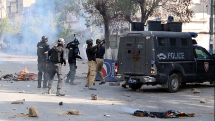 Pakistan’da gerilim sürüyor: Aşiretlerin çatışmasında 130 kişi hayatını kaybetti - dunya