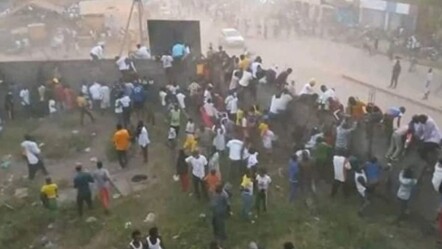 Penaltı sonrası saha karıştı! Onlarca ölü ve yaralı var - dunya