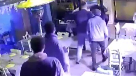 Restoran basıp çalışanları sandalye ve sopalarla darp ettiler! O anlar saniye saniye kameralarda - gundem