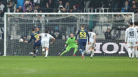 Beşiktaş-Fenerbahçe derbisinde gözler kalecilerin üzerinde! Mert mi Livakovic mi? - haberler