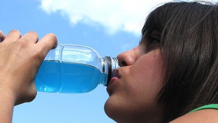 Kosova'da kanun teklifi kabul edildi! Enerji içeceklerinin satışına 18 yaş sınırı getirildi - saglik