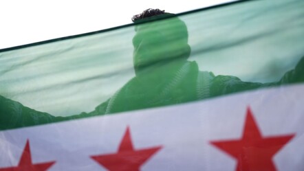 Esad rejimi sona erdi Suriye'de bayrak değişti - dunya