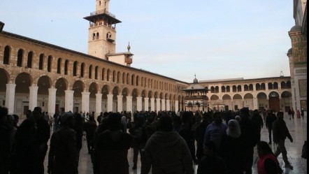 Emevi Camii'nde eller semaya kalktı: Zor günler geride kaldı - Dünya