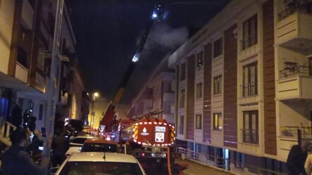 İstanbul'da gece yarısı sıcak saatler! Binada yangın çıktı, insanlar tahliye edildi - yasam