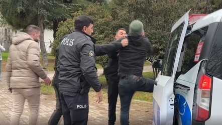 Parkta arkadaşını bıçakla ağır yaraladı! Utanmadan polise zorluk çıkardı - gundem