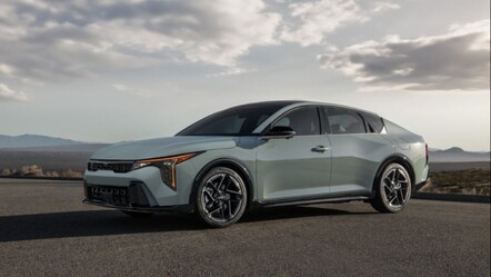 Kia'nın yeni sedan modeli K4 özellikleriyle mest etti! Sürücüyle konuşan otomobil - gundem