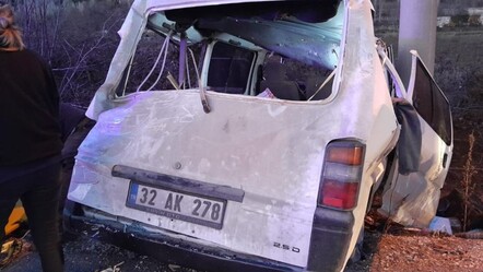 Burdur'da işçi servisi şarampole devrildi, ölü ve yaralılar var - gundem