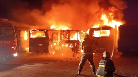 Burdur'da sıcak saatler! 6 halk otobüsü cayır cayır yandı - Gündem