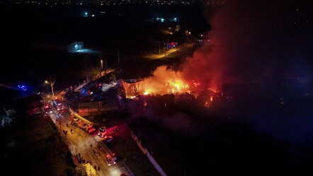 Bursa'da gıda deposunda yangın çıktı! Geceyi gündüze çeviren alevlerle amansız mücadele - gundem