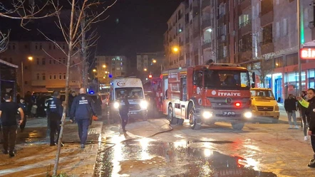 Samsun'da alevler peş peşe yükseldi! İş yeri ve 5 katlı binanın çatısında çıkan yangında yaralılar var - Gündem